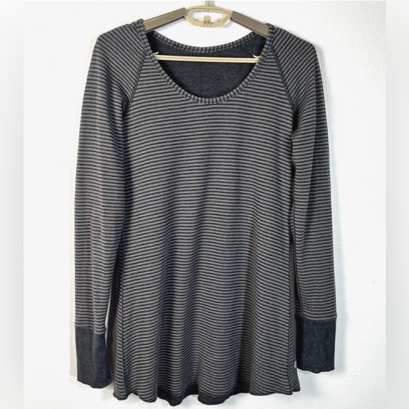Lululemon Women's L Grey Stripe REVERSIBLE Open Your Heart Long Sleeve - Picture 4 of 6